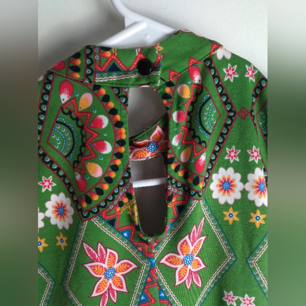 Beautiful dress with pockets! Size small - Picture 4 of 6
